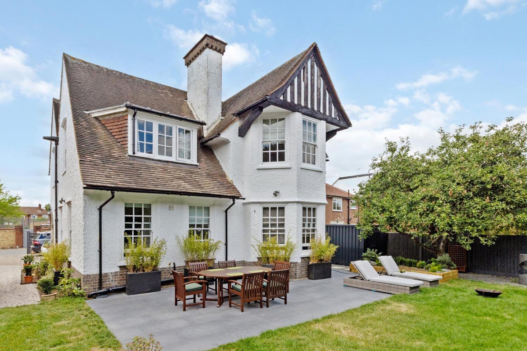 The Vicarage Tooting, Sw17 * London